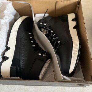 SOREL BOOTS MAC HILL MID LTR WP SIZE 10.5 NEW